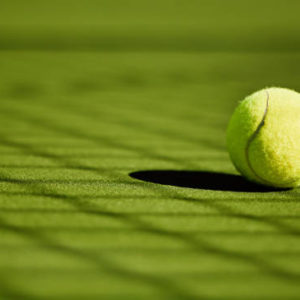 L’Importance Cruciale de la Facilité de Mise en Œuvre et de Maintenance du Système de Drainage sur les Courts de Tennis en Gazon Synthétique à Nice