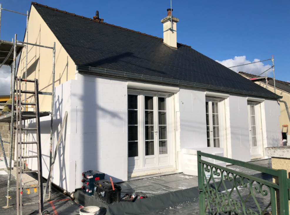 Quels sont les critères pour choisir des isolants lors d’une rénovation façades maison Luxembourg ?
