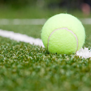 Quelle est la différence entre rénovation et construction d’un court de tennis à Cannes ?
