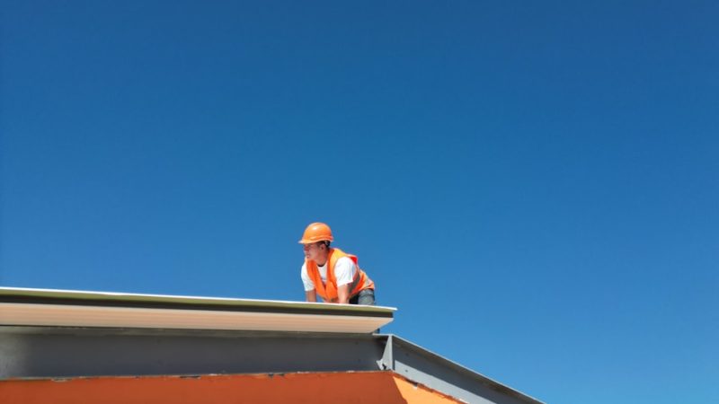 Faut-il choisir du zinc ou du PVC pour les gouttières ?