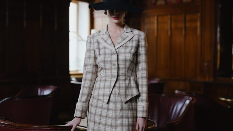 Découvrez les secrets du style femme fatale avec des bas résille élégants