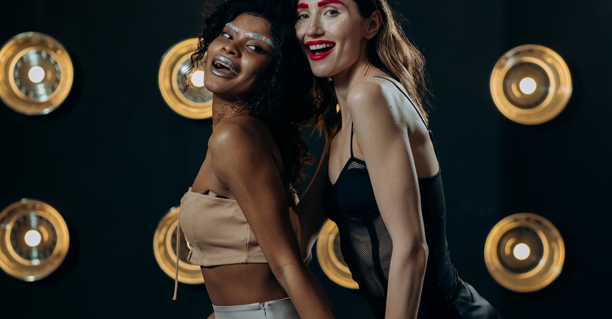 découvrez les dernières tendances en matière de lingerie : styles, matières et couleurs qui sauront sublimer votre silhouette et rehausser votre confiance. explorez notre guide complet pour être à la pointe de la mode lingerie!