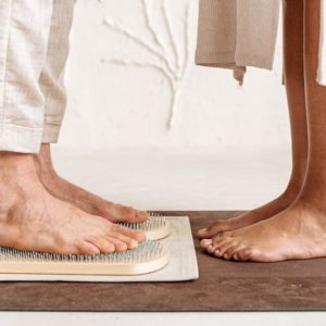 Les bienfaits insoupçonnés de l’utilisation régulière d’un tapis d’acupression