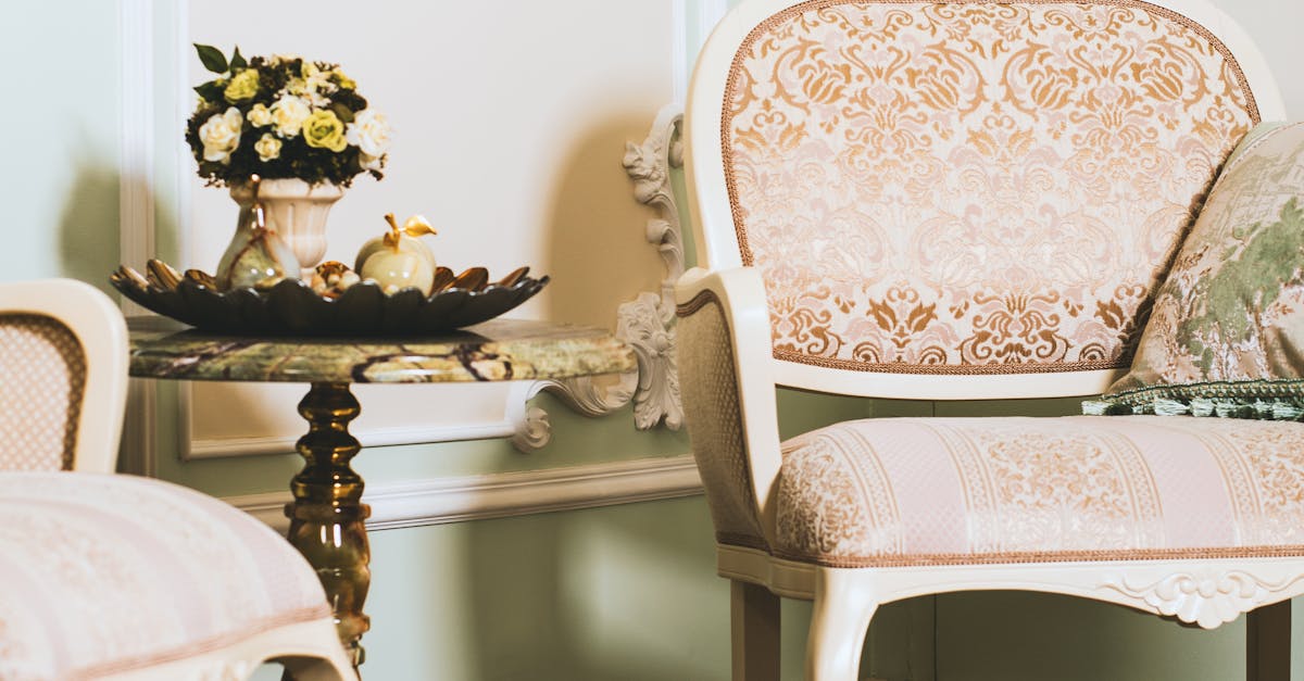 découvrez notre sélection de vases décoratifs qui ajoutent une touche d'élégance à votre intérieur. parfaits pour sublimer vos fleurs ou simplement comme objets de décoration, nos vases allient style et fonctionnalité. trouvez le modèle idéal pour embellir votre espace!