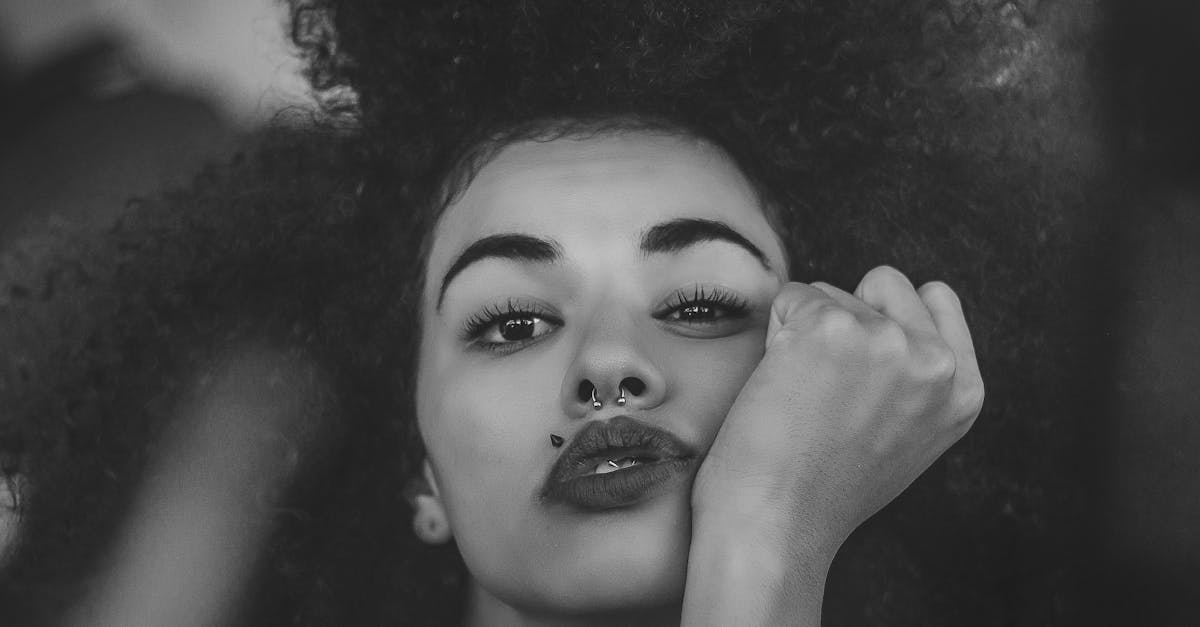 découvrez notre sélection de faux piercings tendance et élégants. parfaits pour ajouter une touche de style sans l'engagement d'un piercing permanent, nos accessoires sont disponibles dans une variété de designs pour tous les goûts. exprimez votre personnalité avec nos faux piercings de qualité.