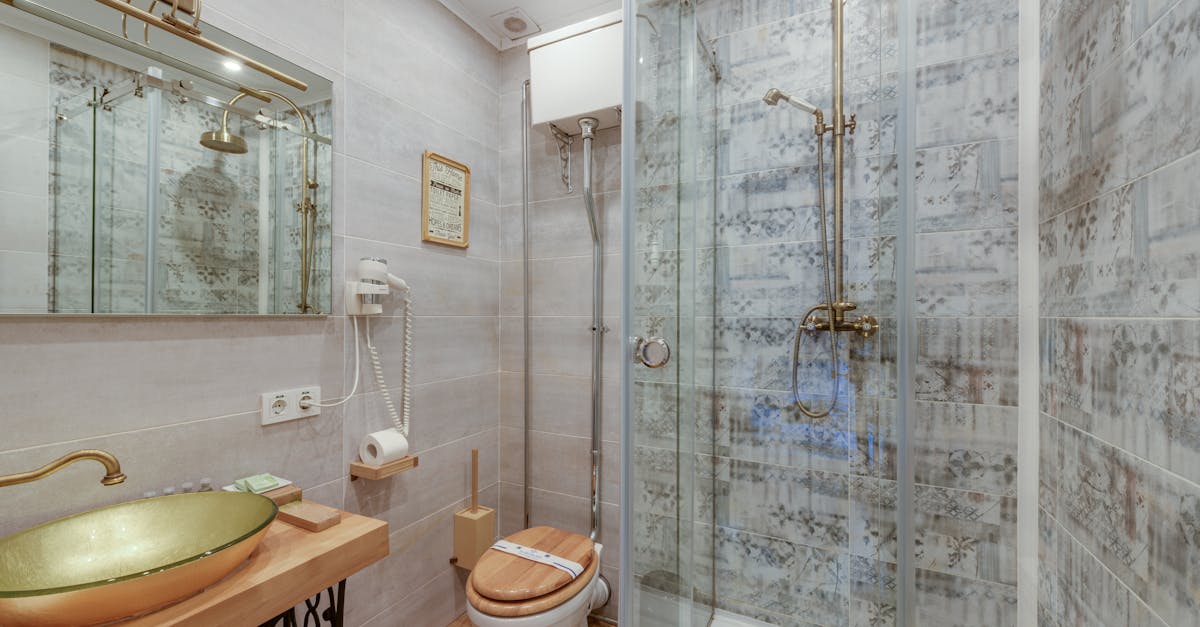 Les accessoires indispensables pour une douche confortable et design