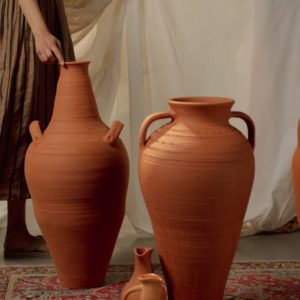 Les plus belles inspirations pour porter la robe terracotta cet été