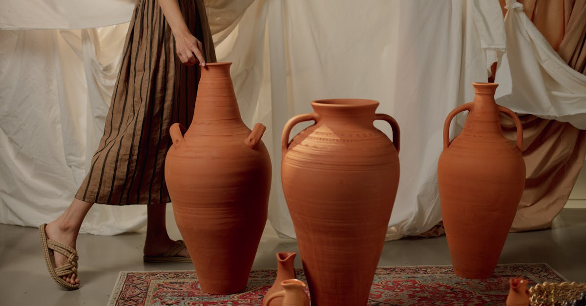 Les plus belles inspirations pour porter la robe terracotta cet été