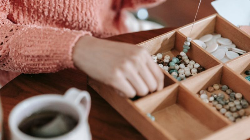 Les tendances actuelles des bijoux en bois : élégance naturelle et durabilité