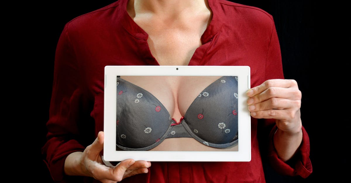découvrez notre collection de lingerie raffinée et confortable, idéale pour sublimer votre silhouette au quotidien ou lors d'occasions spéciales. styles élégants, tissus doux et finitions délicates pour toutes les envies.