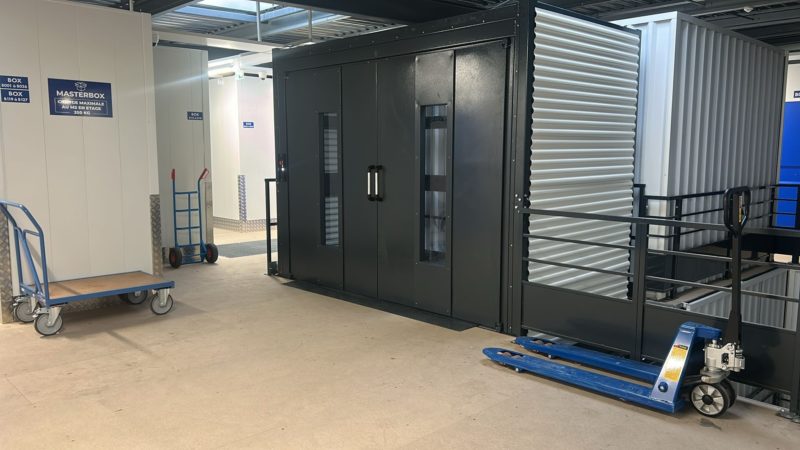 Qui utilise une location box stockage à Saint-Quentin-Fallavier pour gagner de la place chez soi ?