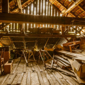 Peut-on réaliser soi-même des travaux dans des combles perdus ?