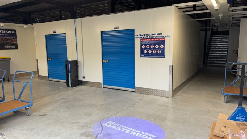 Comment transporter facilement ses affaires vers une location de box à Bourgoin-Jallieu sans véhicule adapté ?