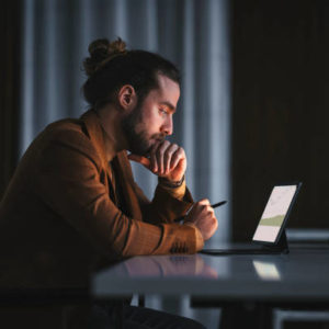 Quelle solution en 2 axes puissants propose un engagement réseaux sociaux Lyon pour engager plus ?