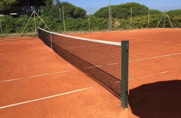 Quelles autorisations administratives sont nécessaires pour une construction court de tennis terre battue à Aix-en-Provence ?