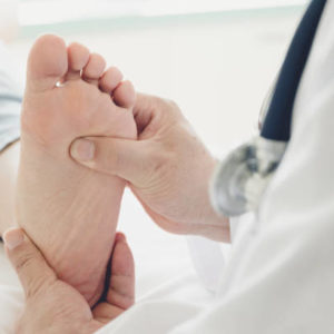 Quels bénéfices peut apporter un Podologue à Lyon en cas de douleurs récurrentes à la marche ?