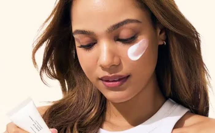 Quels sont les bénéfices d’une crème solaire coréenne à Paris enrichie en ingrédients hydratants ?
