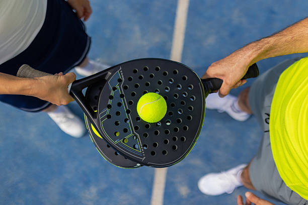 Quel type de gazon synthétique est recommandé pour une construction court de padel ?