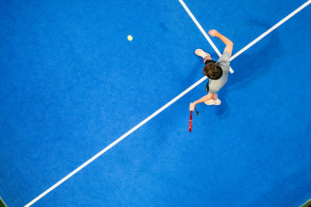 Comment enlever efficacement les mousses lors d’un entretien court de tennis ?