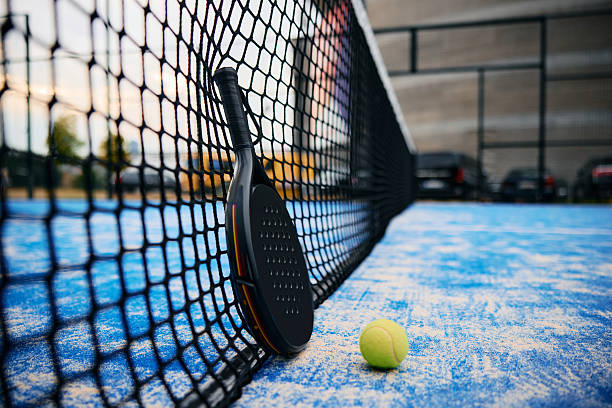 Une entreprise construction terrain de padel peut-elle installer un éclairage LED homologué ?
