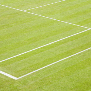 Comment prévoir les travaux annexes qui peuvent faire évoluer le prix construction terrain de tennis ?