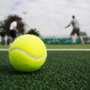 Comment entretenir une construction court de tennis en gazon synthétique à Limoges ?